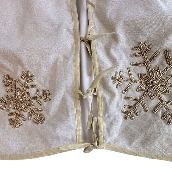 CYNTHIA ROWLEY New York Beige Gold Bead Snowflakes Christmas Tree Skirt 50” NWT - Picture 4 of 10